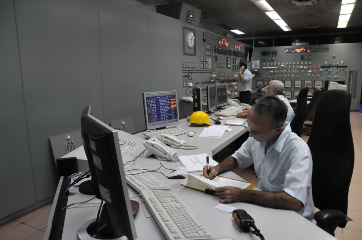Sala de control de la producción de energía en la Termoeléctrica de Cienfuegos. Foto: Juan Carlos Dorado
