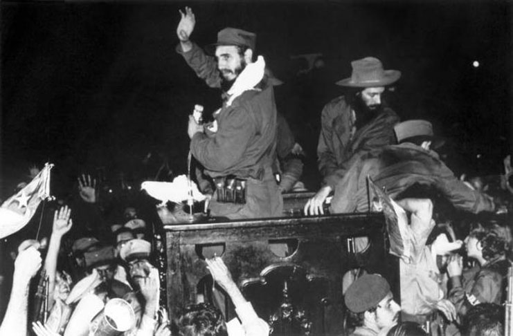El 8 de enero de 1959 a Fidel se le posó una paloma blanca en el hombro izquierdo y quedaría para la creencia popular como una mítica revelación del elegido