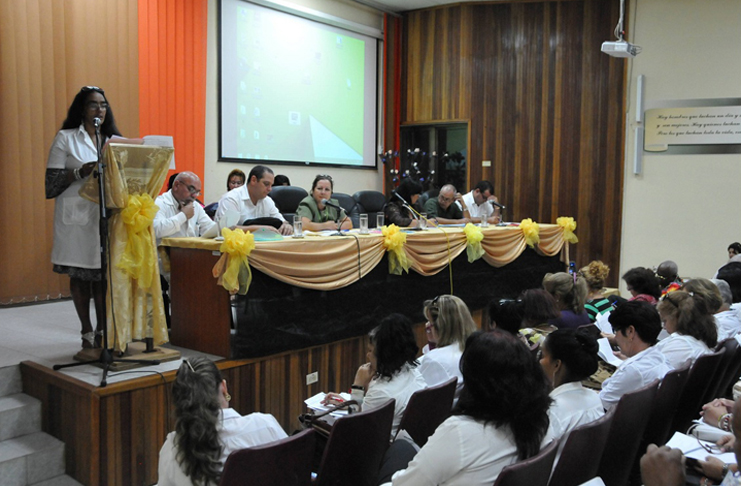 Trabajadores de la Salud en Cienfuegos debatieron acerca del funcionamiento sindical en el sector./ Foto: Juan Carlos Dorado
