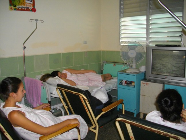 La sala de Obstetricia es una de las recuperadas en el policlínico con camas Miguel Alipio León