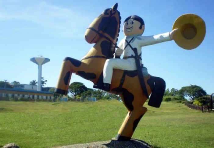 A la entrada del Parque de Diversiones Elpidio Valdés, en Guantánamo, una escultura del más famoso personaje infantil cubano montado en su caballo Palmiche recibe al visitante. /Foto: Ilustrativa