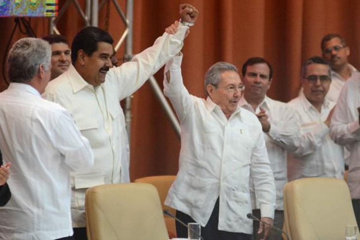 Maduro ratificó la continuidad de la Revolución bolivariana de su país en un acto que encabezó junto al presidente cubano, Raúl Castro. /Foto: Abel Padrón (ACN)