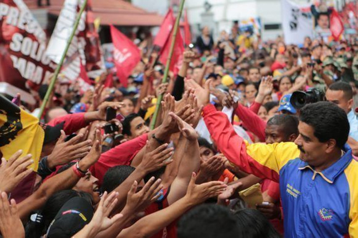 Tras la agotada posibilidad de diálogo con la derecha para resolver los conflictos del país, el presidente Nicolás Maduro ha llamado al pueblo entero para establecer un diálogo superior y definir el rumbo de la nación.