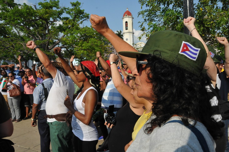 La XII brigada solidaria Primero de Mayo homenajeó al Héroe Nacional de Cuba en el parque que lleva su nombre aquí, en la ciudad de Cienfuegos. /Foto: Juan Carlos Dorado