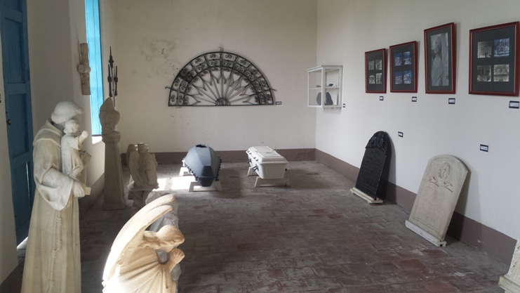 En la sala museo del Cementerio de Reina se protegen piezas de valor patrimonial. Fotos: Glenda Boza Ibarra