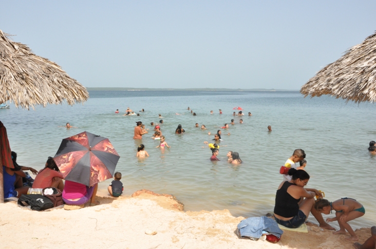 El disfrute de las playas representa una de las principales opciones para el verano en Cienfuegos. Foto: Efraín Cedeño