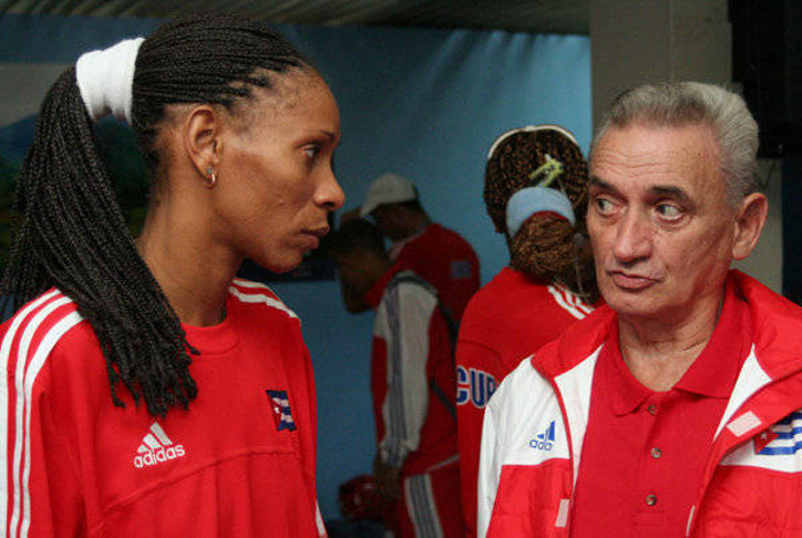 Héroe del Deporte, Eugenio George Laffita fue durante cuatro décadas laureado director técnico del equipo cubano femenino de voleibol.