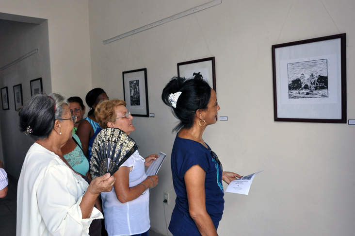 La muestra del artista Alexander Cárdenas, inauguró la sala expositiva de la Unión de Historiadores de Cuba en Cienfuegos. /Foto: Efraín Cedeño.