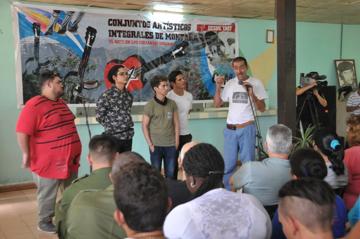 Pobladores de la serranía dialogaron con actores del serial “LCB, la otra guerra”. Fotos: Juan Carlos Dorado