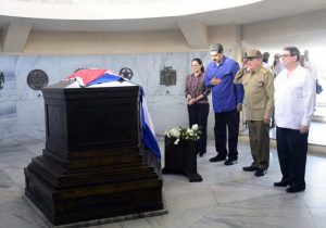 El Presidente venezolano estuvo acompañado por el General de Ejército Raúl Castro Ruz. /Foto: Estudios Revolución