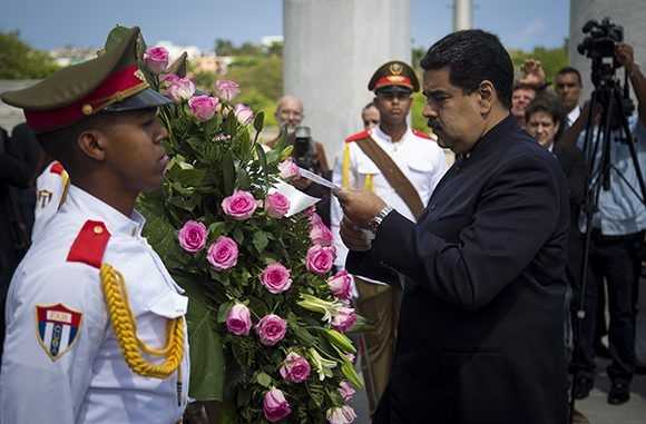 Nicolás Maduro recibió la Orden José Martí, máxima condecoración que otorga el Estado cubano, en marzo de 2016. Foto: Irene Pérez/ Cubadebate.