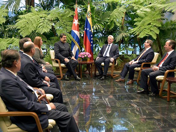 Maduro y Díaz-Canel sostuvieron conversaciones oficiales. /Foto: Estudios Revolución.