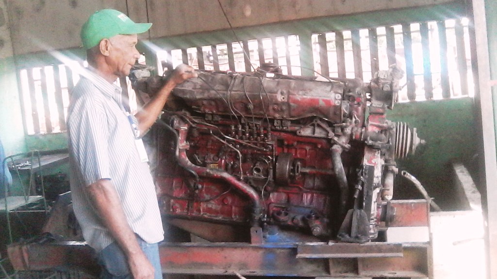 El Taller Raúl Suárez Martínez, de la UEB Talleres y Desmonte Cienfuegos, alista la maquinaria para la ya cercana zafra azucarera./ Fotos: cortesía de los trabajadores