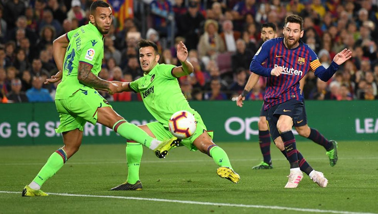 Messi rompió el hechizo al 62 tras una jugada individual del francés Osmane Dembelé que culminó el argentino con un disparo raso y ajustado al palo izquierdo del meta.