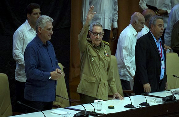 Con la presencia de Raúl y Díaz-Canel fue presentado el Consejo y Secretariado Nacional de la CTC. /Foto: Irene Pérez (Cubadebate)