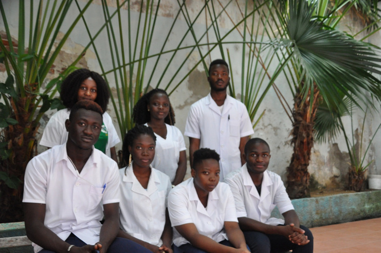 Estudiantes de Medicina de Burkina Faso, Benín, Sudáfrica, Mali y Botswana visitaron nuestra sede para conversar sobre la celebración del Día de África. /Foto: Karla Colarte