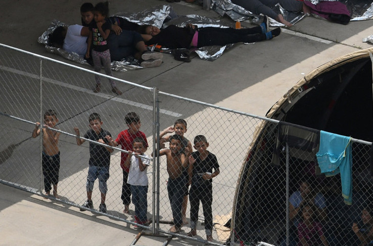 Niños migrantes en la Estación McAllen de la Patrulla Fronteriza, en Texas, el 15 de mayo de 2019. /Foto: Loren Elliott (Reuters)
