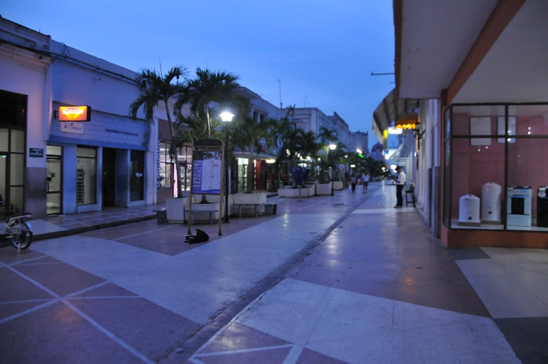 Después de las 6:00 p.m., este es el panorama que exhibe el Bulevar. /Foto: Juan Carlos Dorado