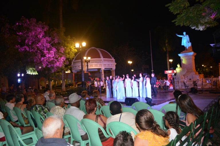 El público ovacionó a Cantores de Cienfuegos./Foto: Zulariam Pérez