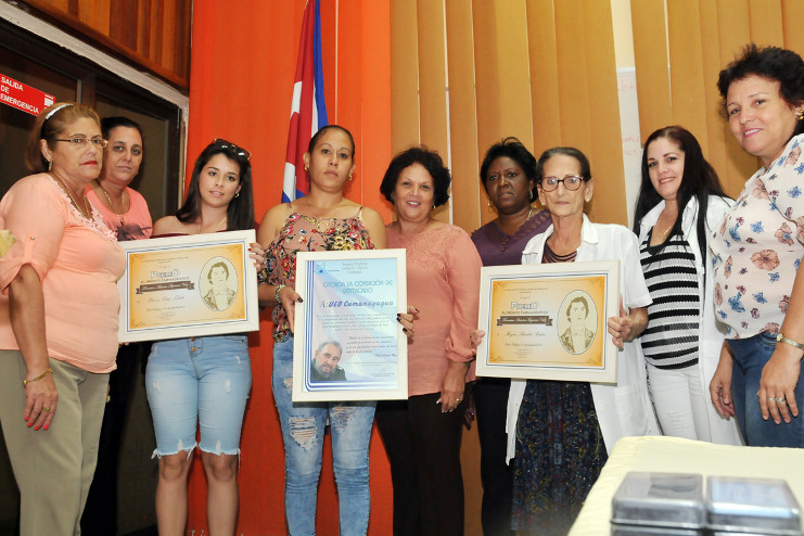 Premiados con el “Francisco Figueroa Veliz”, y reconocimiento a Cumanayagua como municipio Integral. /Foto: Juan Carlos Dorado