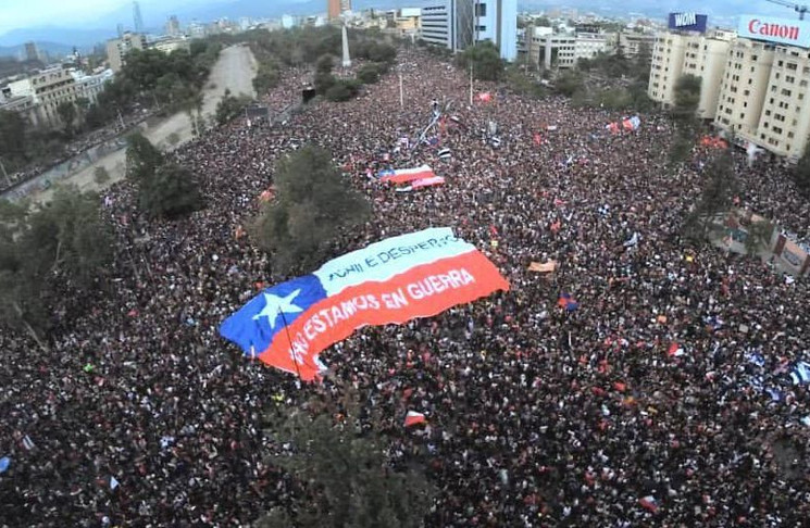 La manifestación más grande de Chile desde que cayó en 1990 el dictador Augusto Pinochet reunió el pasado viernes en Santiago a al menos un millón de personas. /Foto: Tomada de Internet.