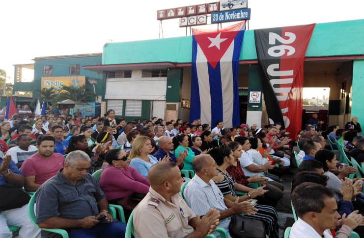 En emotivo acto, los cienfuegueros recordaron las acciones del 30 de noviembre de 1956 en Santiago de Cuba. / Foto: Twitter @CienfuegosPoder
