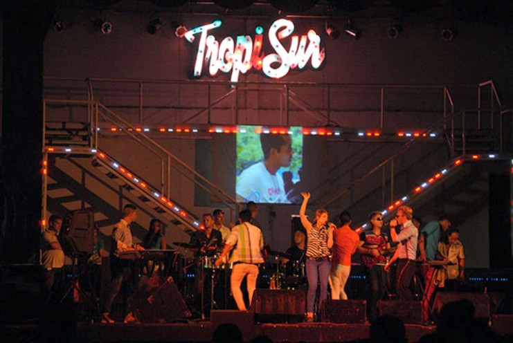 El Cabaret Tropisur constituye uno de los principales centros nocturnos de la ciudad de Cienfuegos. /Foto: tomada de Suenacubano