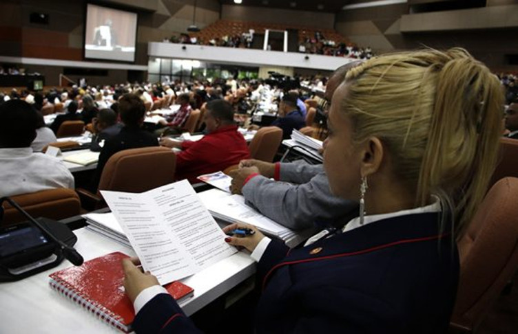 Diputados durante la sesión plenaria del cuarto período ordinario de sesiones de la IX Legislatura de la Asamblea Nacional del Poder Popular. /Foto: Abel Padrón Padilla (Cubadebate)