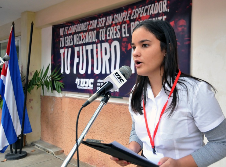 La joven Maileny fue seleccionada delegada directa al XI Congreso de la UJC como reconocimiento a sus méritos estudiantiles. / Foto: Juan Carlos Dorado