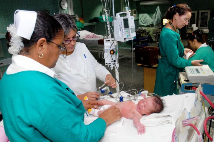 El Programa Materno-Infantil figura entre las líneas de investigación científica de los profesionales de la Salud en Cienfuegos./Foto: Tomada de Internet