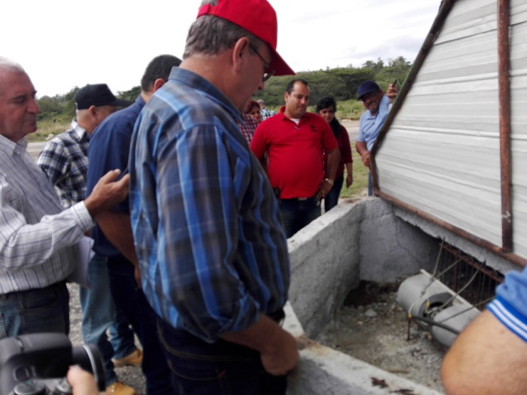 El ministro de la Agricultura, Gustavo Rodríguez Rollero sugirió la conveniencia de utilizar gas metano en los quemadores del túnel de secado. / Foto: Armando Sáez