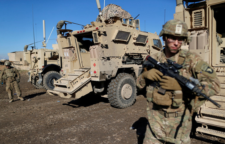 Soldados del Ejército de EE.UU. en Bartella, al este de Mosul, Irak. /Foto: Ammar Awad (Reuters)