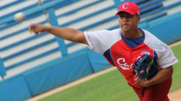 El industrialista Bryan Chi es uno de los lanzadores cubanos de más experiencia en la categoría. /Foto: Boris Luis Cabrera