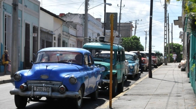Las autoridades de Cienfuegos prevén la imposición de multas a los transportistas privados que incumplan con las nuevas tarifas aprobadas. / Foto: Juan Carlos Dorado (Centro de Documentación)