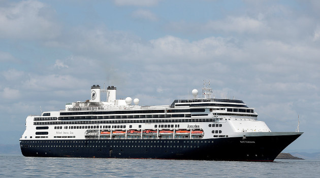 El crucero MS Zaandam se muestra después de que cuatro pasajeros murieran a bordo, Ciudad de Panamá. 27 de marzo de 2020. /Foto: Erick Marciscano (Reuters)