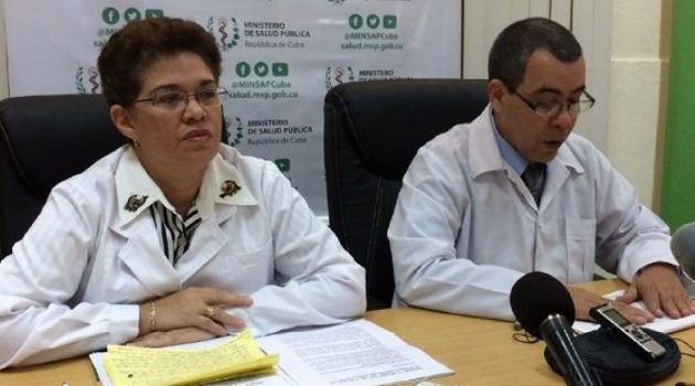 María Elena Soto Entenza, jefa del departamento de APS, del Minsap y el doctor Carmelo Trujillo Machado, Jefe del departamento de CSI. /Foto: Cubadebate.