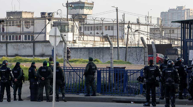 Desplieguie de policías y fuerzas antimotines en la carcel bogotana La Modelo. /Foto: TW