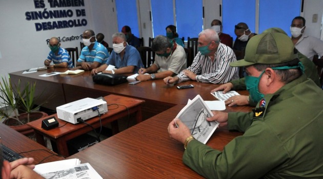 Félix Duartes Ortega, Presidente del Consejo de Defensa provincial sostiene intercambio con directivos de Epicien. /Foto: Juan Carlos Dorado