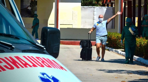 El canadiense Michael Glosheter figura entre las primeros pacientes de alta en Cuba, donde a la fecha suman ya 341 egresos tras la recuperación de la COVID-19. /Foto: Juan Pablo Carreras