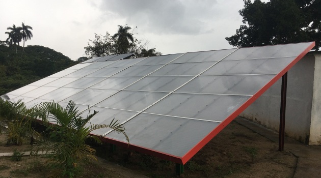 Paneles solares integran la planta del secador/ Foto Karla Colarte