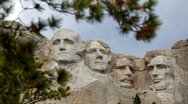 Mural escultórico de Monte Rushmore, en la cadena montañosa de Black Hills, Dakota del Sur. /Foto: Kerem Yucel (AFP)