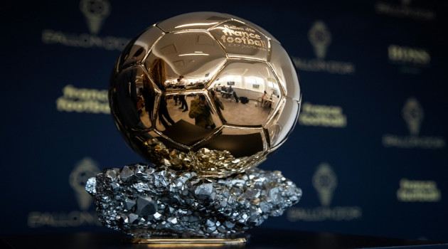 El Balón de Oro, expuesto el 19 de septiembre de 2019 en una rueda de prensa de la revista France Football, organizadora de su entrega. /Foto: Archivos – Thomas Samson (AFP)