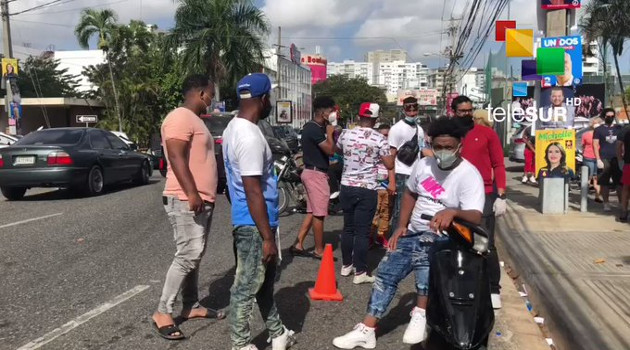 Salvo un incidente violento reportado a media mañana, la jornada electoral dominicana transcurre en un clima de normalidad. /Foto: Twitter @deisy_telesur