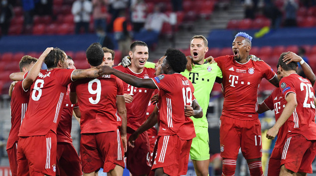 El Bayern de Múnich en pleno festeja en triunfo por la Supercopa de Europa contra el Sevilla, Budapest, Hungria, el 24 de septiembre de 2020. /Foto: Tibor Ilyes (Reuters)
