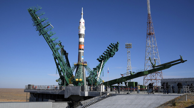 El cohete portador Soyuz-2.1a con la nave espacial tripulada Soyuz MS-17 instalada en la plataforma de lanzamiento en el cosmódromo de Baikonur, Kazajistán, el 11 de octubre de 2020. /Foto: agencia espacial Roscosmos