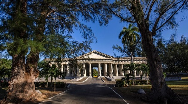 El cementerio Tomás Acea, de Cienfuegos, ostenta la condición de Monumento Nacional desde 1978. / Foto: Tomada de la revista Bienvenidos
