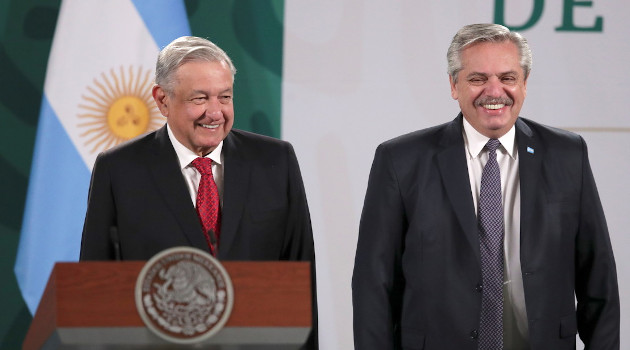 Los presidentes de México, Andrés Manuel López Obrador, y Argentina, Alberto Fernández, en conferencia de prensa en Ciudad de México, 23 de febrero de 2021. /Foto: Henry Romero / Reuters