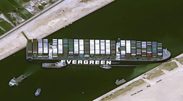 Imagen satelital del Ever Given atrapado en el Canal de Suez (Egipto). /Foto: Reuters