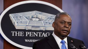 Secretario de Defensa advierte que EE.UU. atacará "en el momento y lugar que elija" tras los bombardeos a su base en Irak