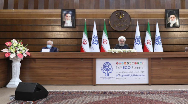 El presidente iraní, Hasan Rohani (dcha.), y el canciller Mohamad Yavad Zarif, en una reunión en Teherán, 4 de marzo de 2021. /Foto: President.ir